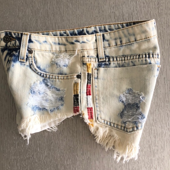New Carmar LA rigid denim mid rise shorts sz 24